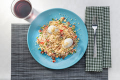 Ensalada de cuscús con manzana y huevo