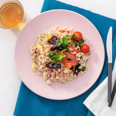 Ensalada de salmón, arroz y manzana