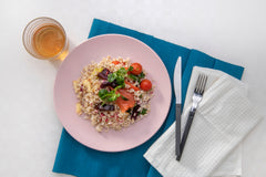 Ensalada de salmón, arroz y manzana